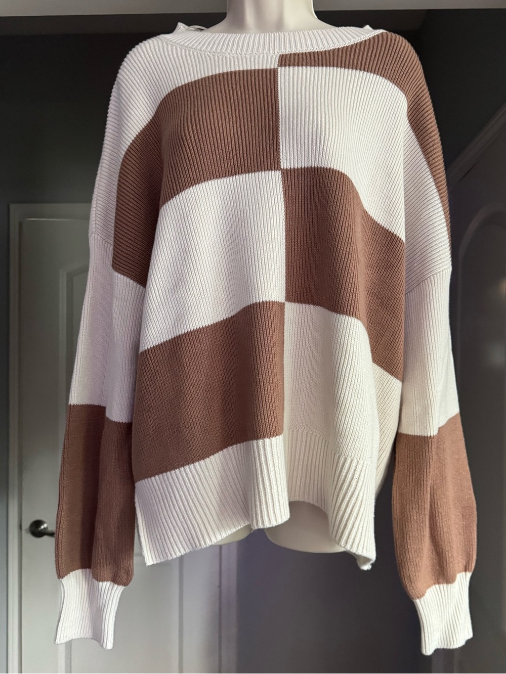 NWT Moon & Madison Checkerboard Crewneck Sweater Beige Tan Cream Knit Large